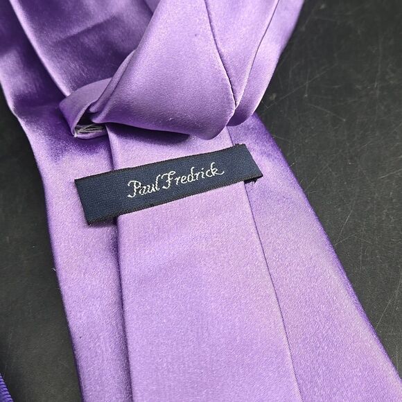Like NEW Paul Fredrick Purple Polka Dot and Solid Purple Silk Tie Set (2) - Picture 5 of 8